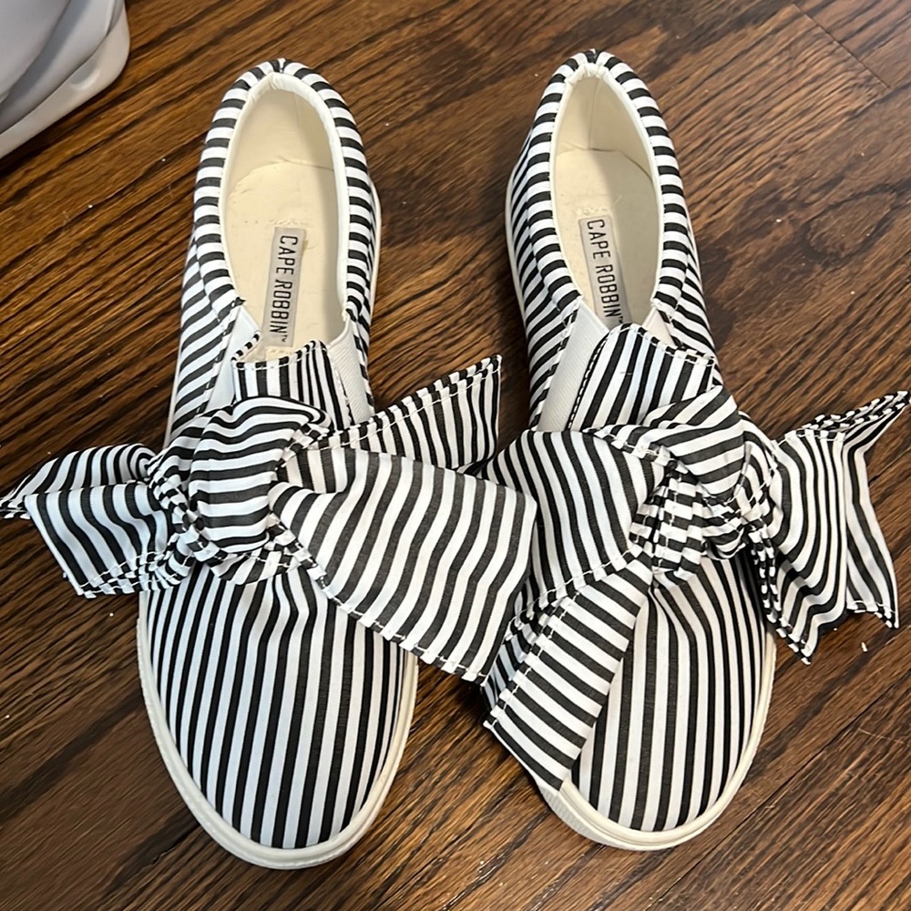 Black and White Bow Tennis Shoes